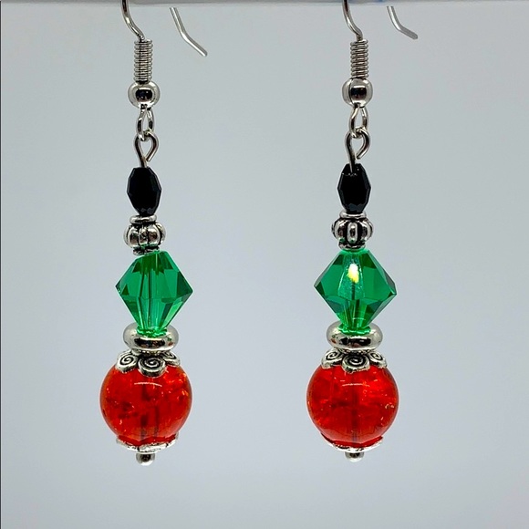 20311 ⭐️Red, green, and black earrings⭐️ - Picture 2 of 5